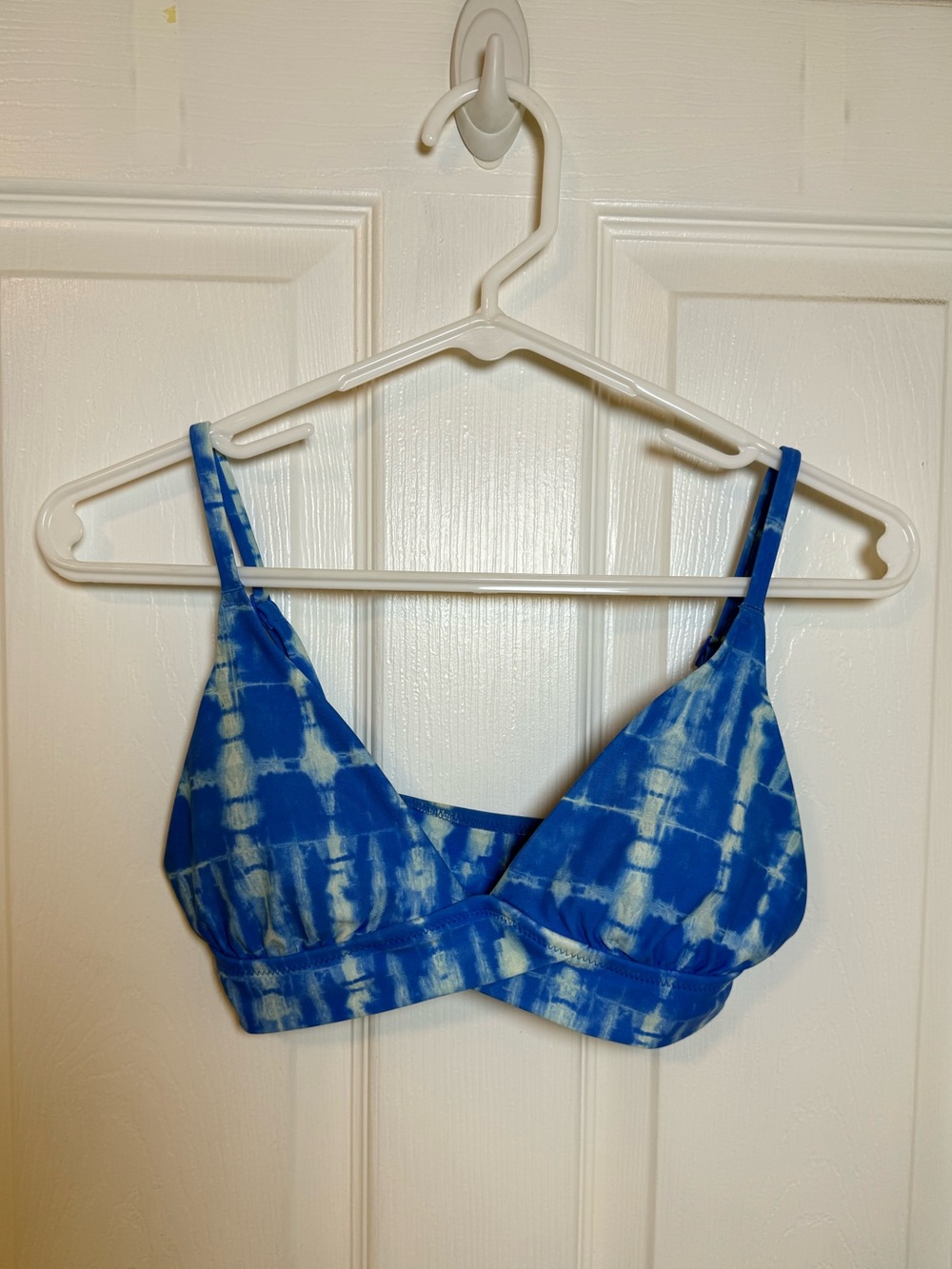 aerie Blue Tie-Dye Triangle
Bikini Top, size small